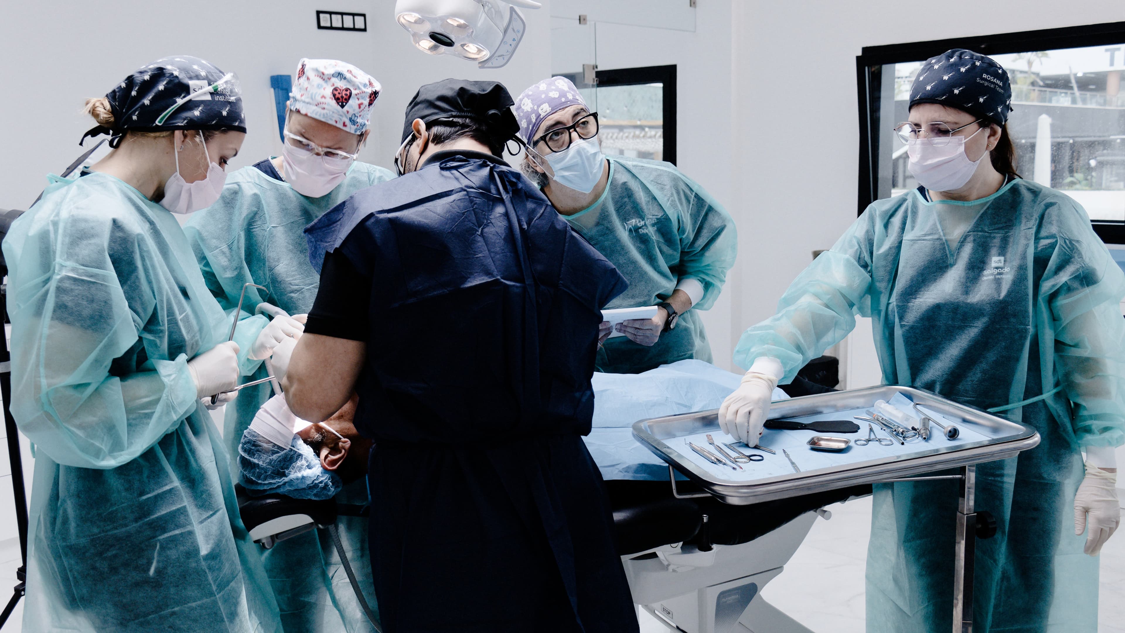 Estancias clínicas con el Dr. Alberto Salgado — quirófano SDI Orihuela Costa